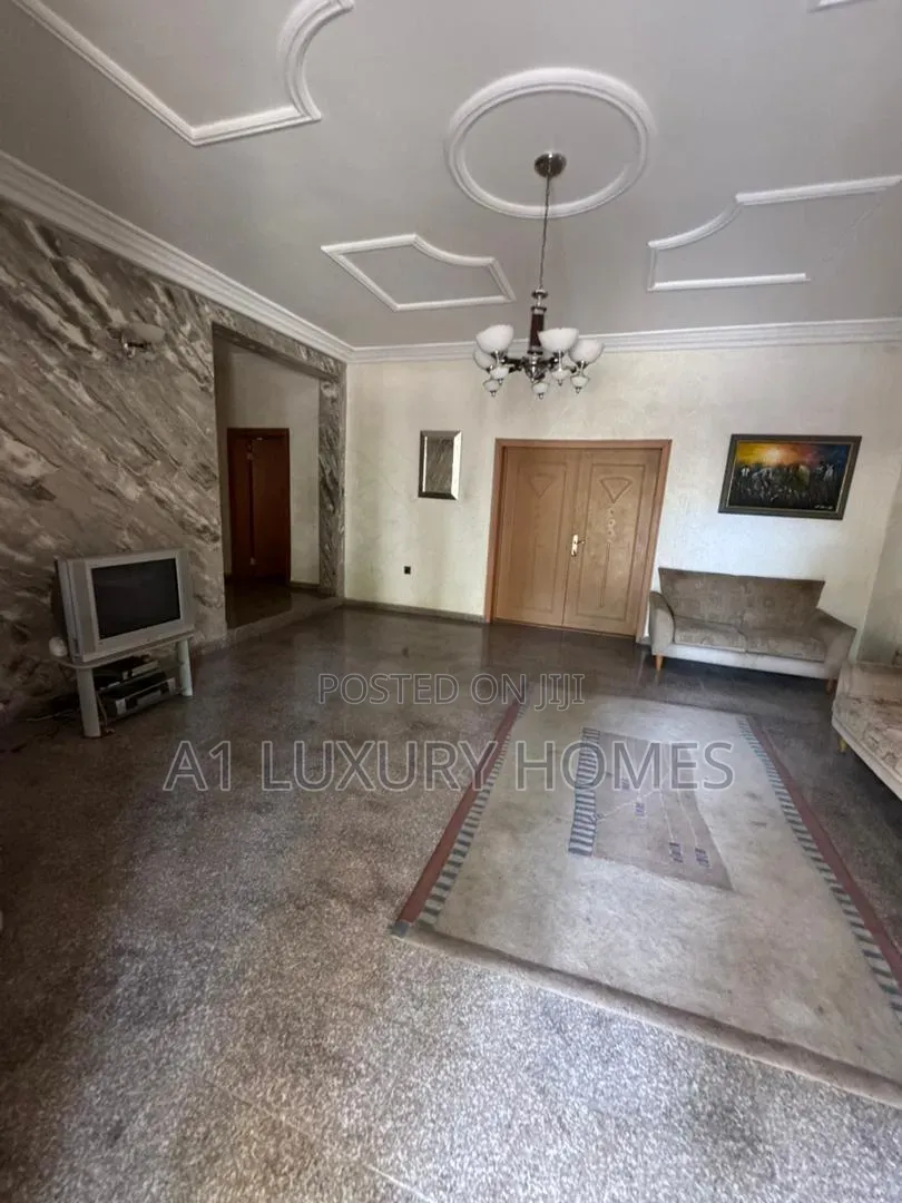 5bdrm Duplex in Bunkoro for sale