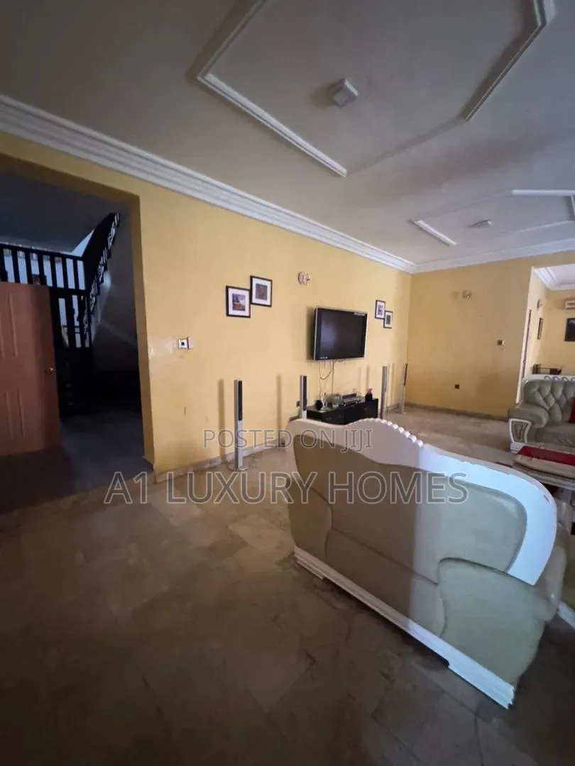 5bdrm Duplex in Bunkoro for sale