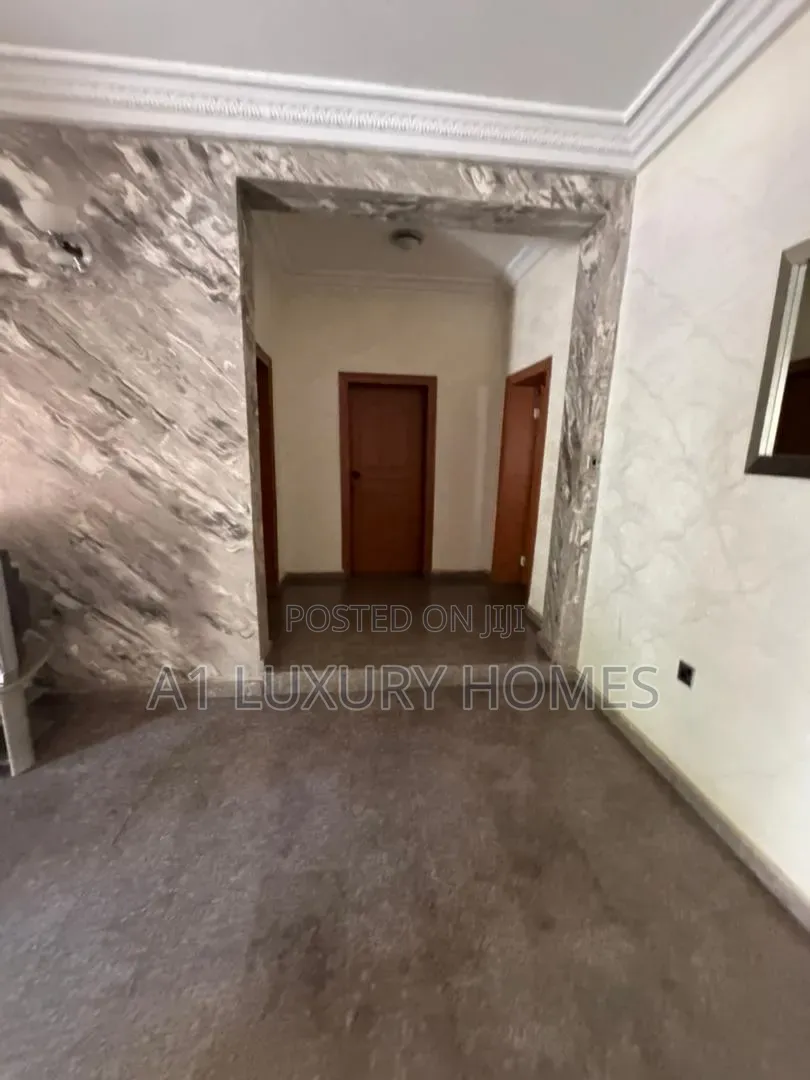 5bdrm Duplex in Bunkoro for sale
