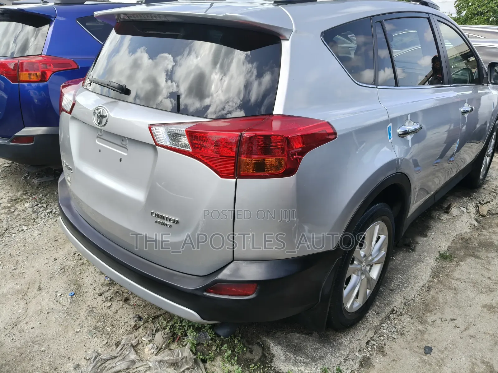 Toyota RAV4 XLE 4dr SUV AWD (2.5L 4cyl 6A) 2015 Silver