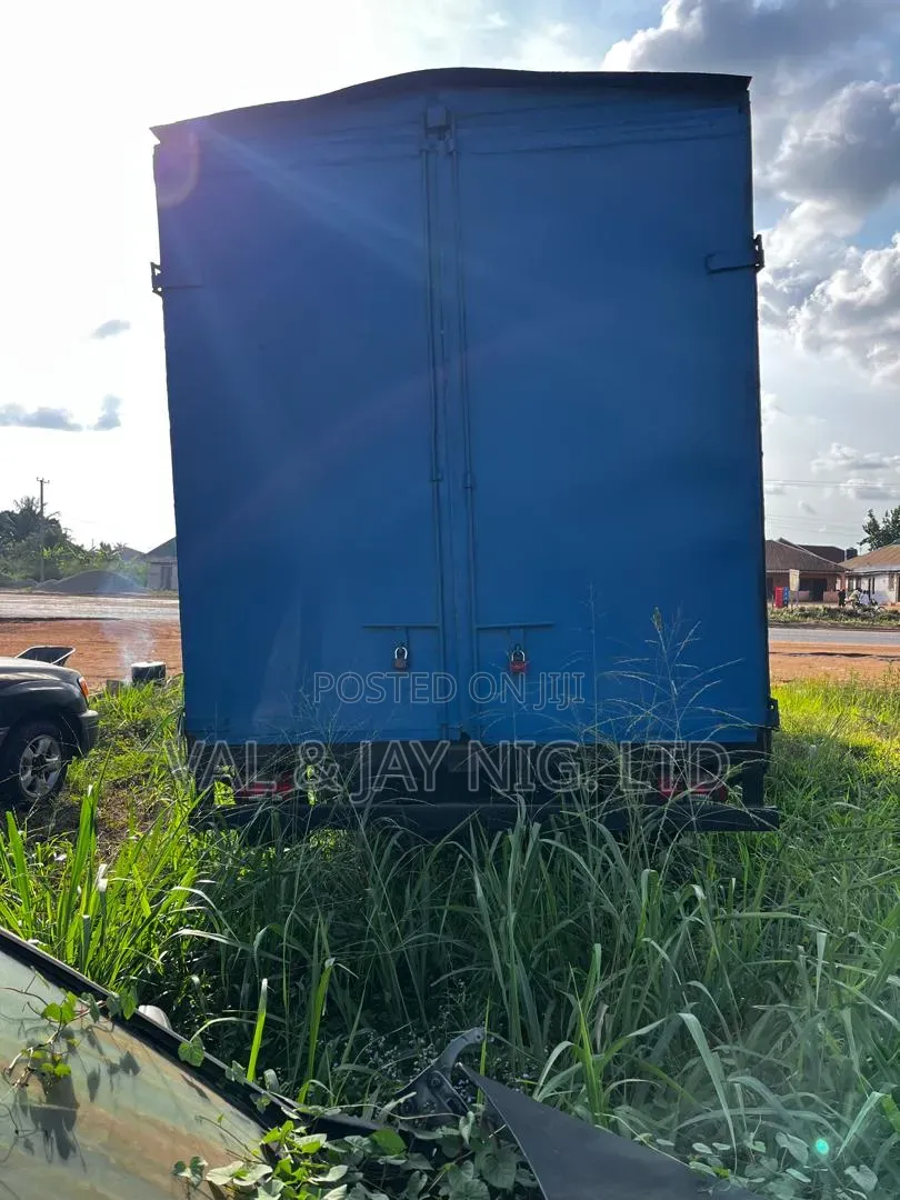 Mercedez Benz 1824 Container Body Truck - 25 Ft - Foreign Use