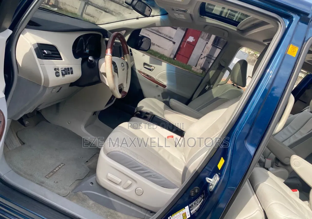Toyota Sienna Limited 7 Passenger 2011 Blue