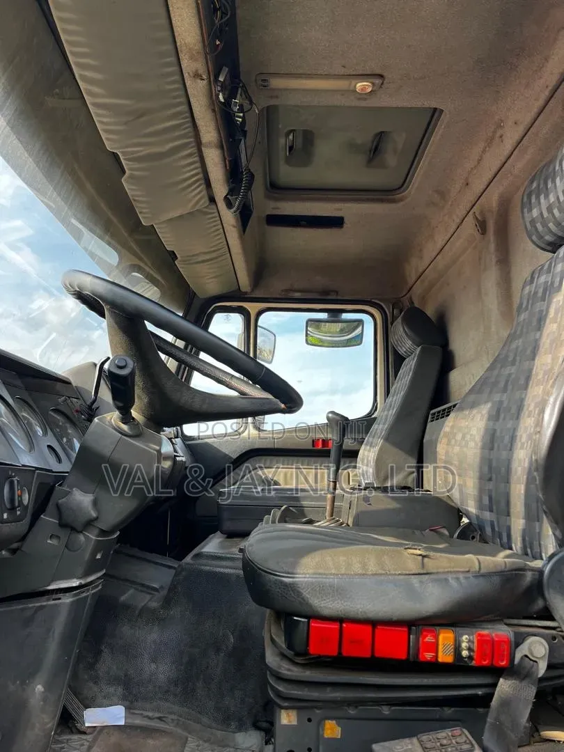 Mercedez Benz 1824 Container Body Truck - 25 Ft - Foreign Use