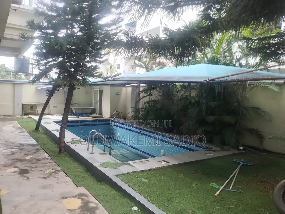 7bdrm Duplex in Ikeja Gra for rent