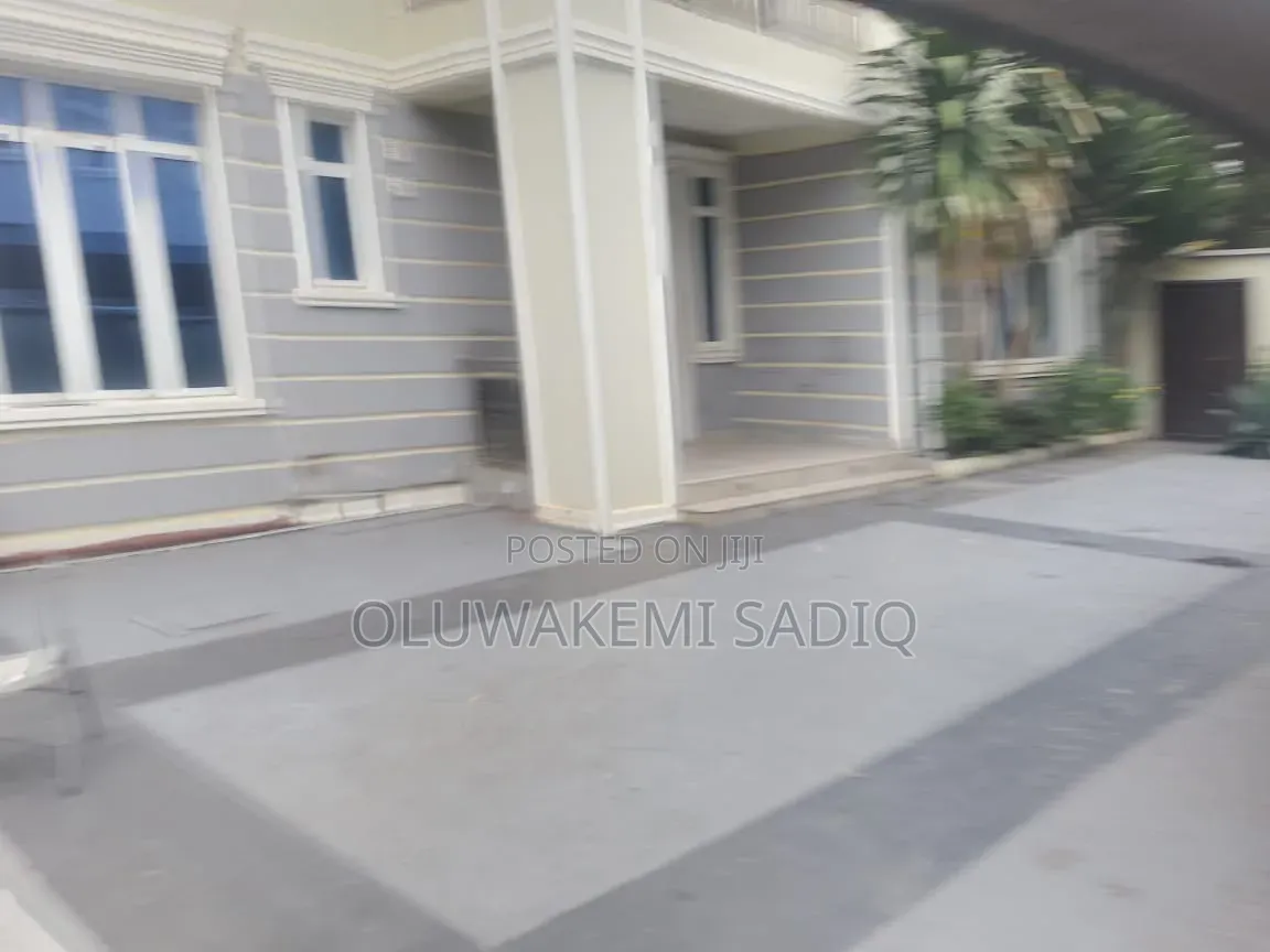 7bdrm Duplex in Ikeja Gra for rent