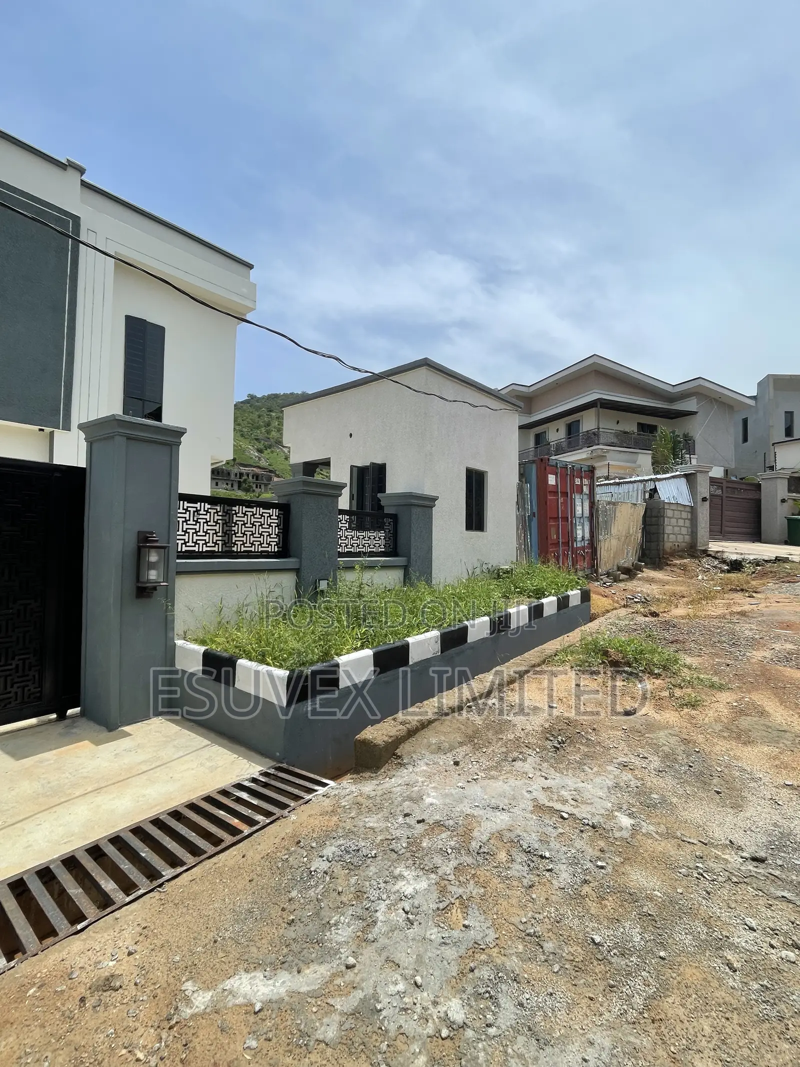 4bdrm Duplex in Mountain View for sale