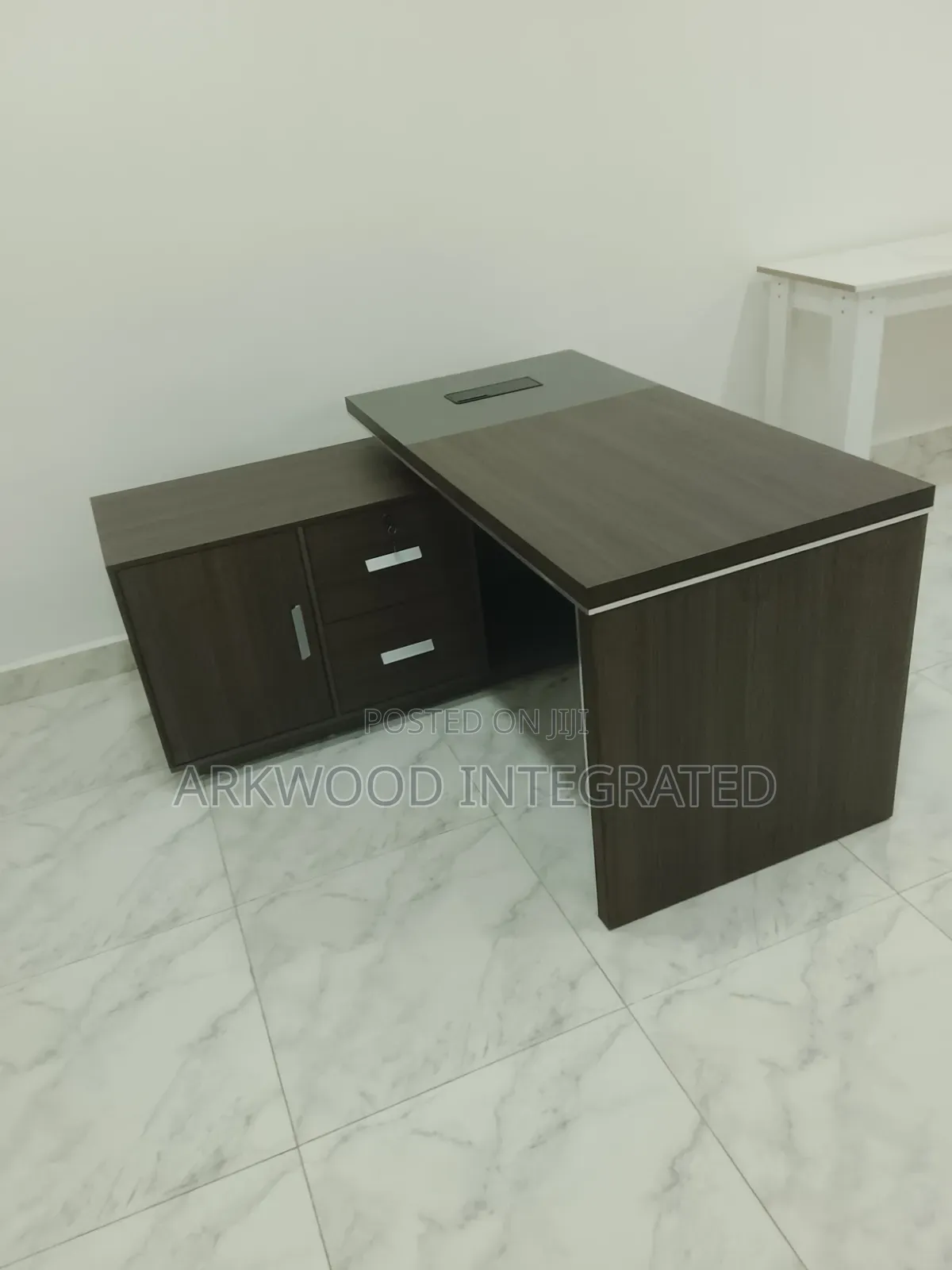 Semi Executive L-Shape Office Table 1.4mitre Length