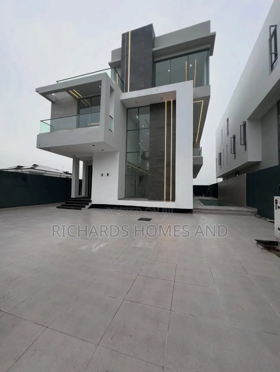5bdrm Duplex in Old Ikoyi for sale