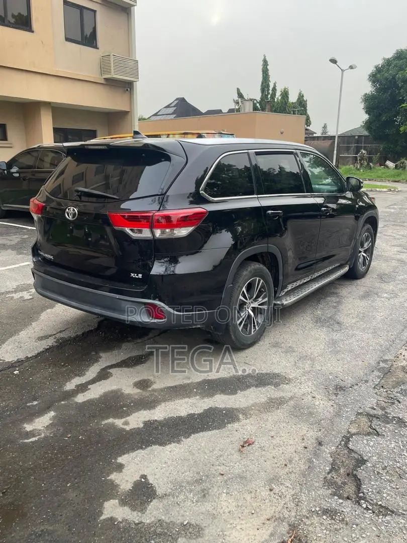 Toyota Highlander XLE V6 4x2 (3.5L 6cyl 6A) 2016 Black