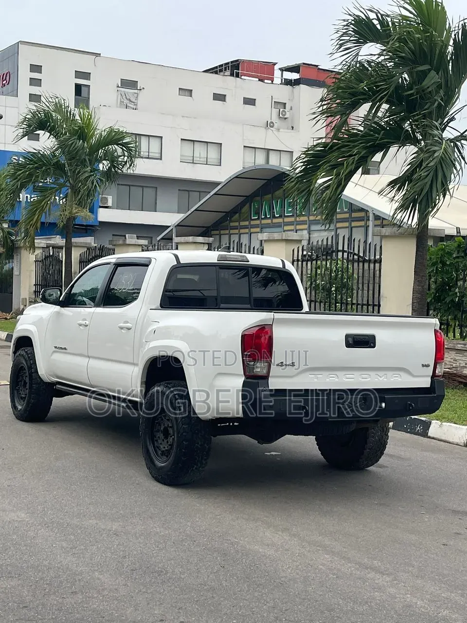 Toyota Tacoma 2017 White