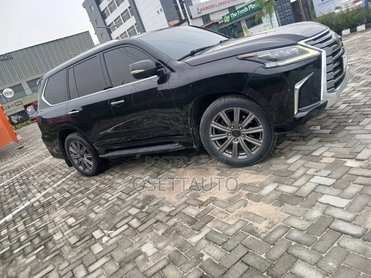 Lexus LX 570 (5 seats) AWD 2017 Black