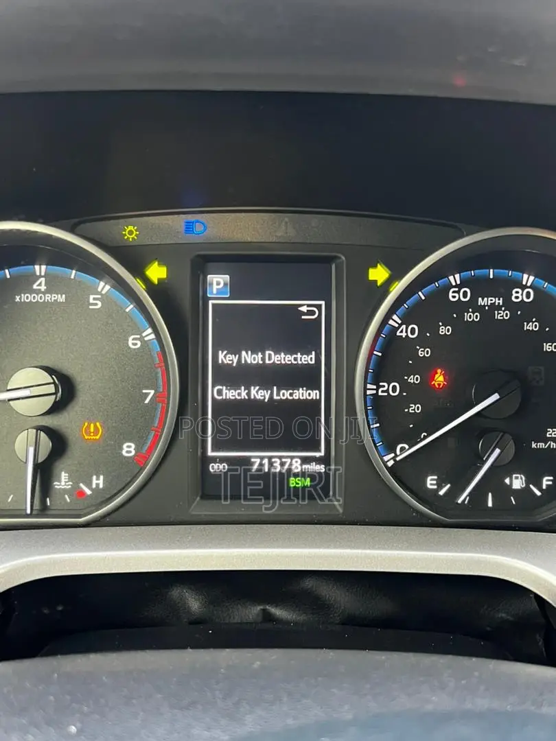 Toyota RAV4 XLE 4dr SUV (2.5L 4cyl 6A) 2018 Silver