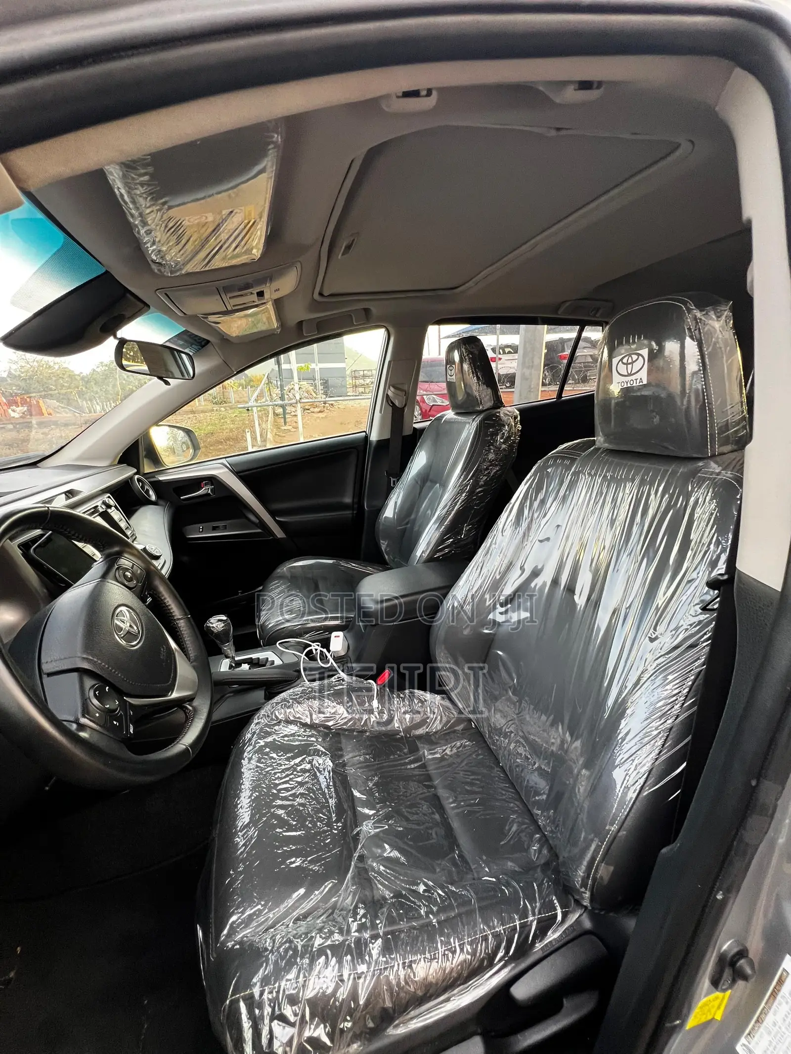 Toyota RAV4 XLE 4dr SUV (2.5L 4cyl 6A) 2018 Silver