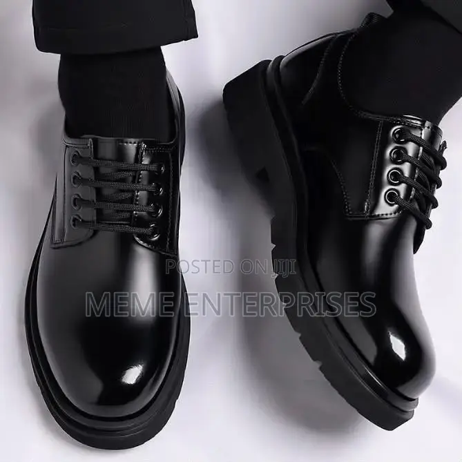 Plain Black Laced Shoe 