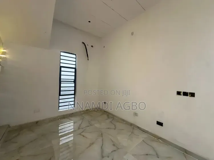 5bdrm Duplex in Ologolo for rent