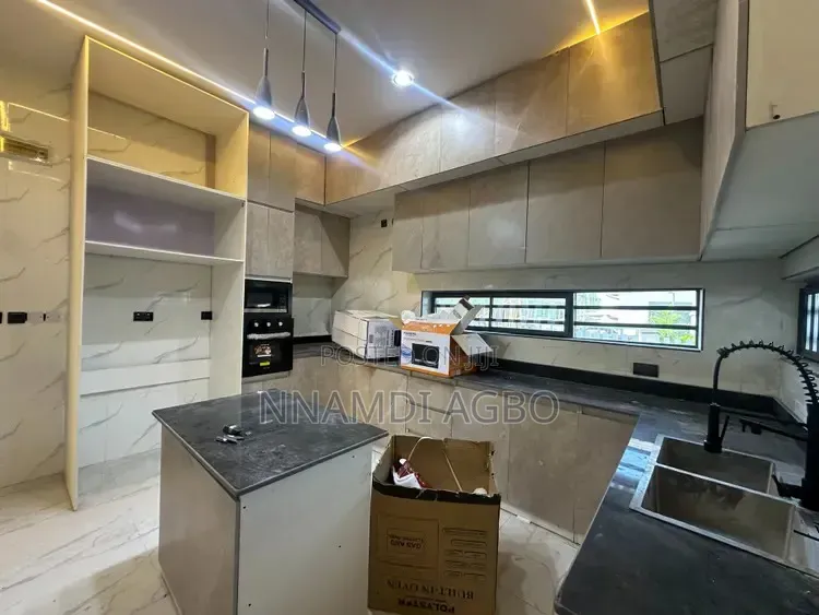 5bdrm Duplex in Ologolo for rent