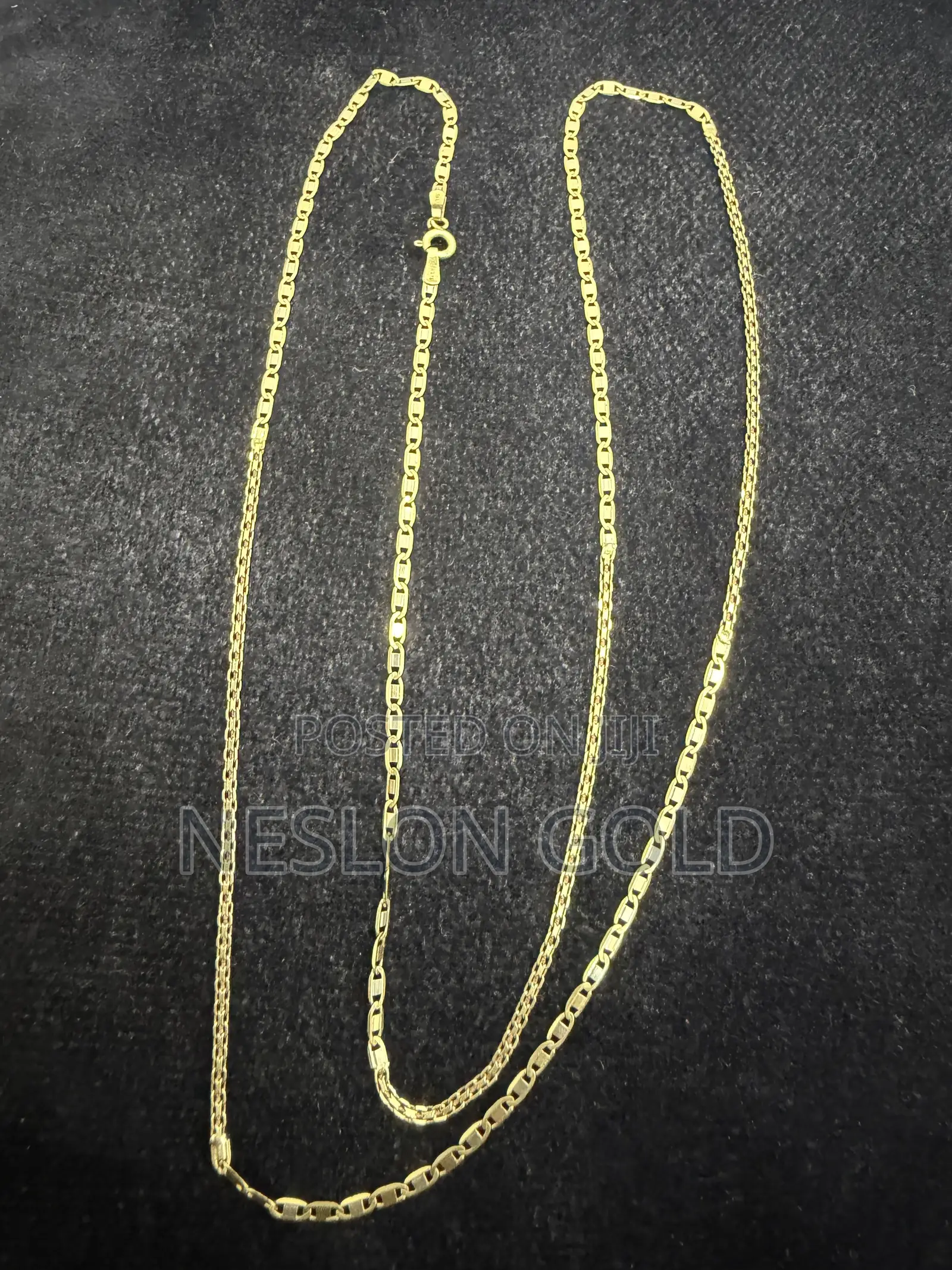 Italy 750 Tested 18karat Solid Gold Necklace Blade and Carpet