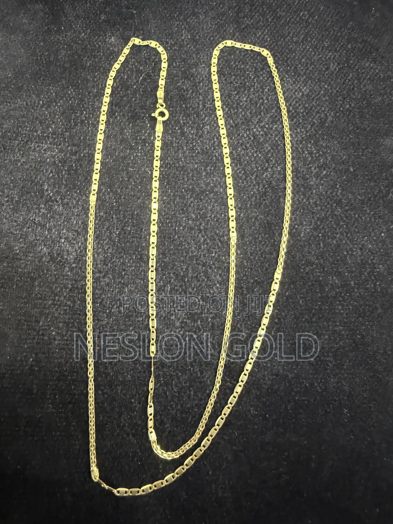 Italy 750 Tested 18karat Solid Gold Necklace Blade and Carpet