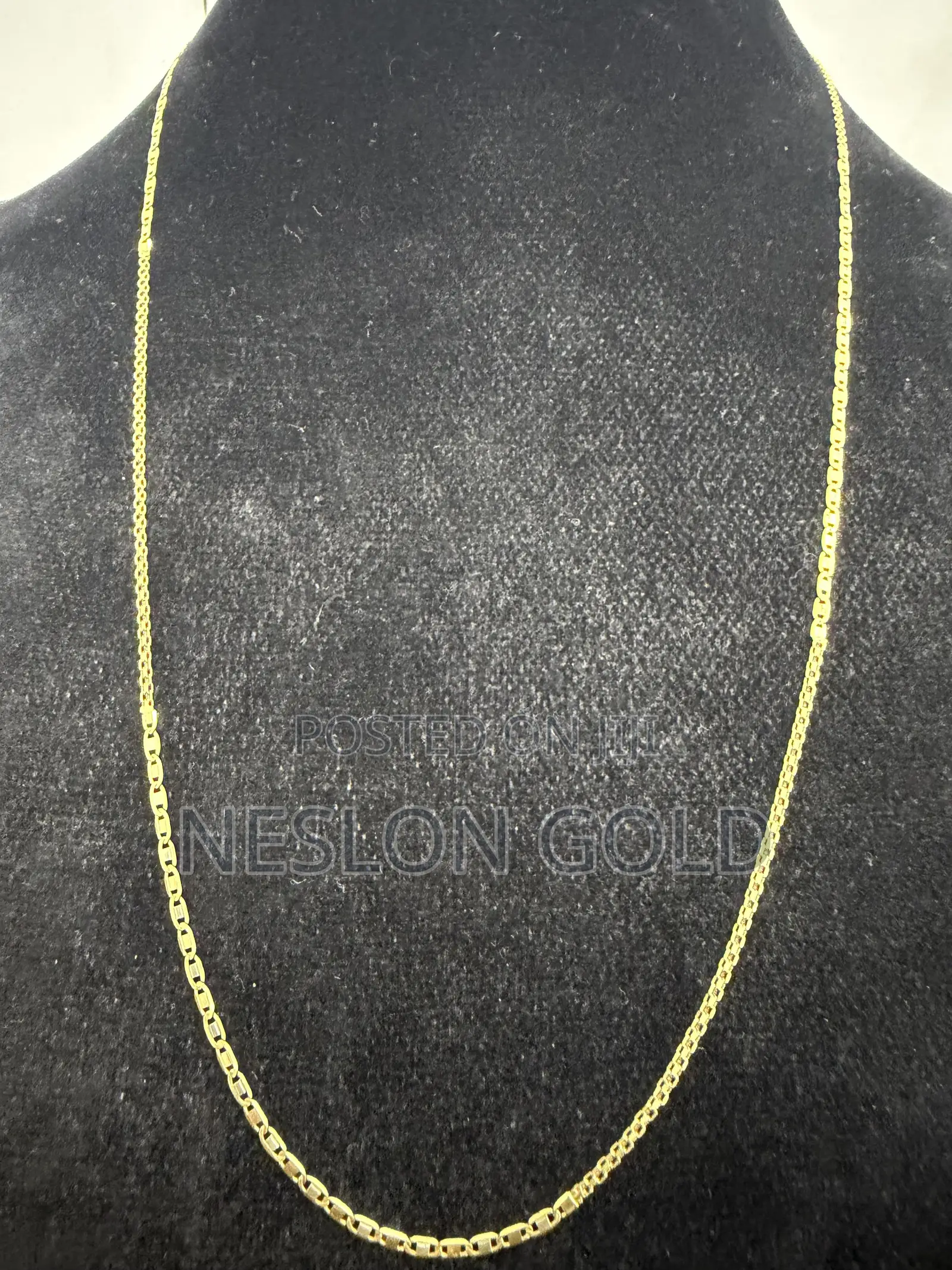 Italy 750 Tested 18karat Solid Gold Necklace Blade and Carpet