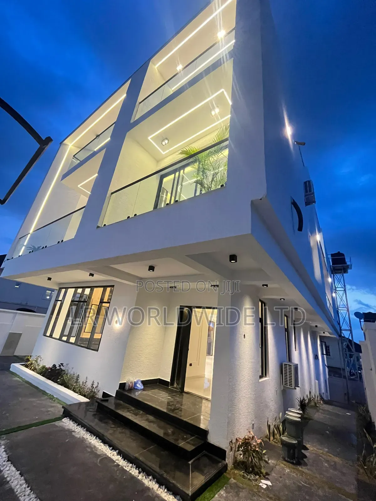 5bdrm Mansion in Apo Resettlement for sale