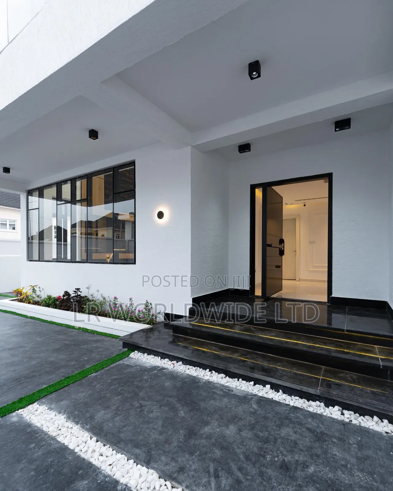 5bdrm Mansion in Apo Resettlement for sale