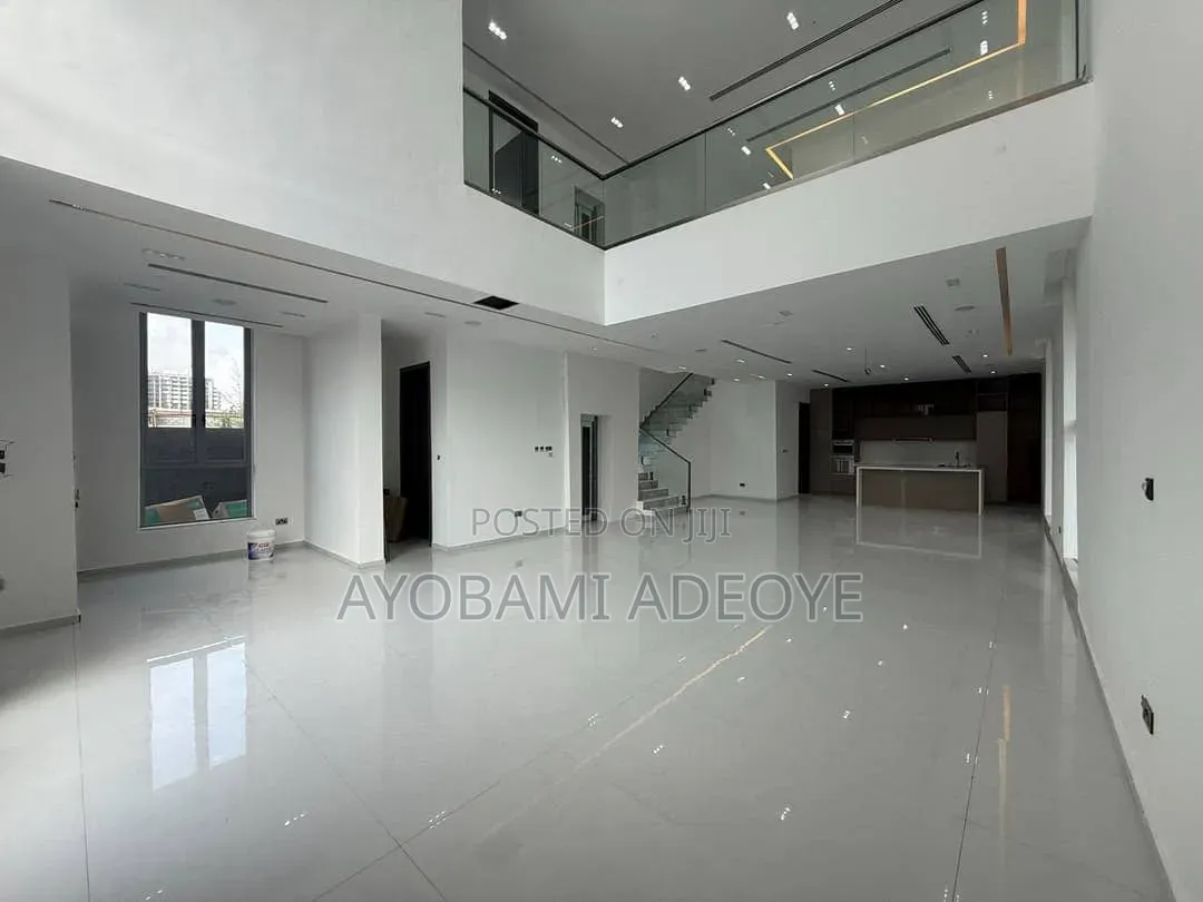 5bdrm Duplex in Parkview Estate for sale