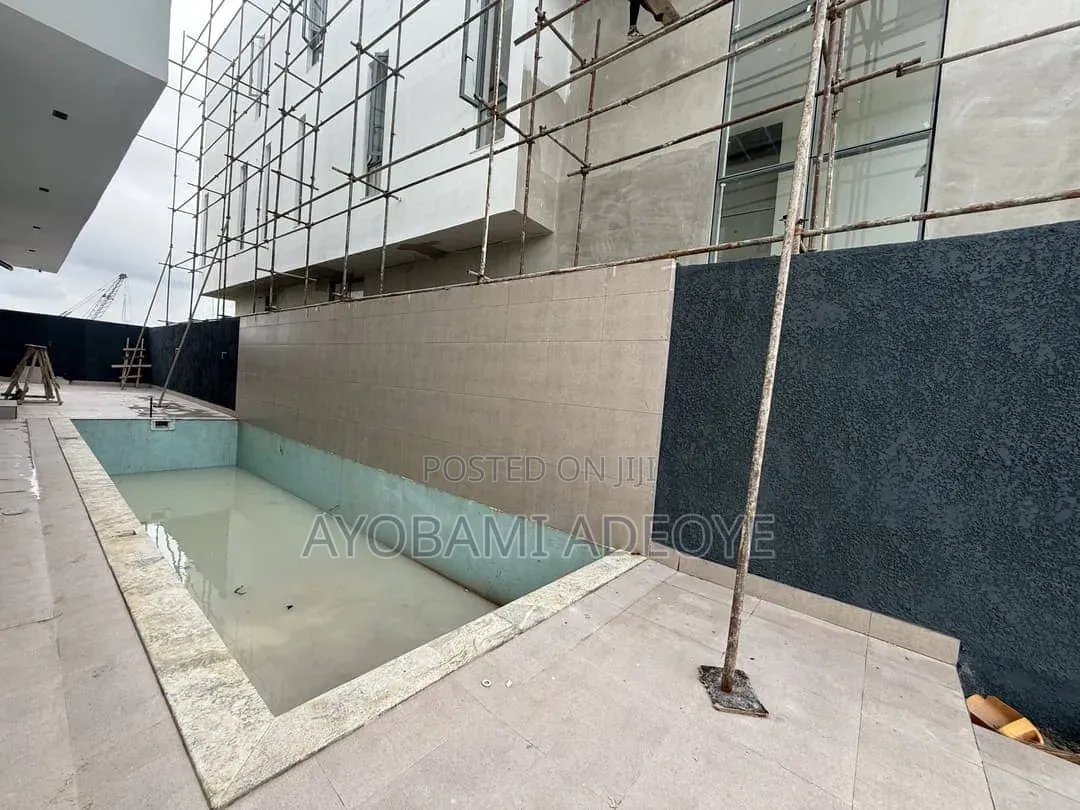 5bdrm Duplex in Parkview Estate for sale