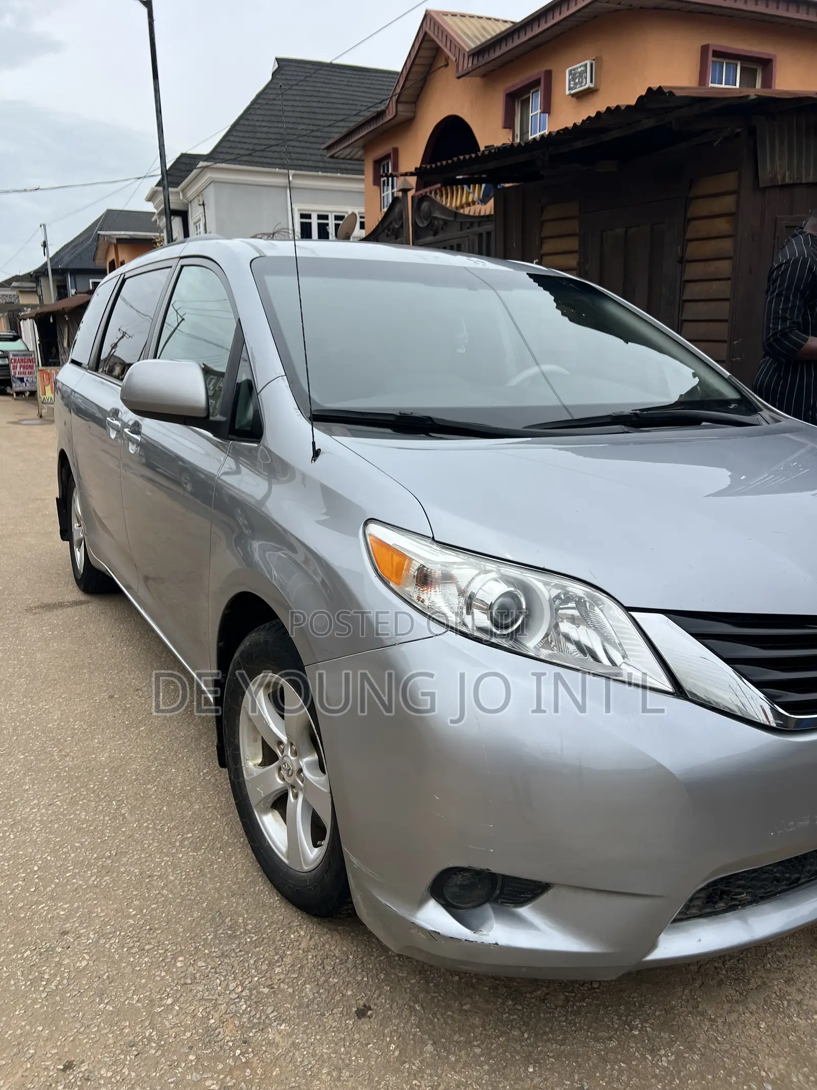 Toyota Sienna LE 8 Passenger 2011 Silver