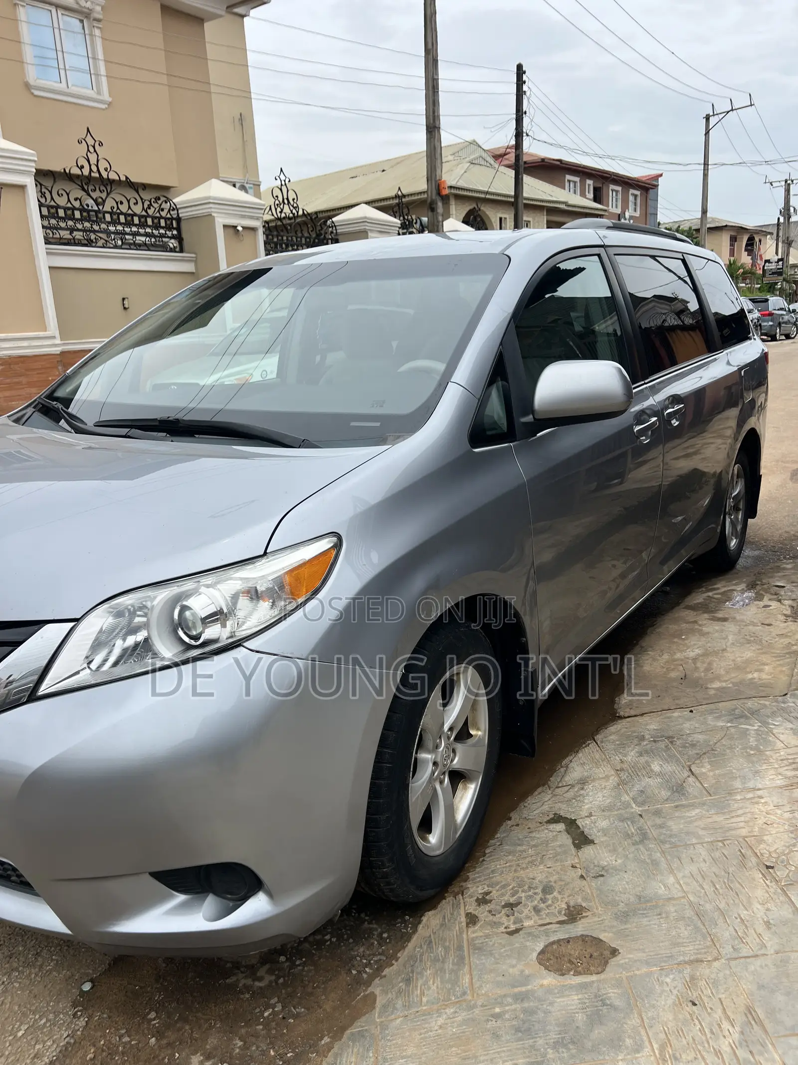Toyota Sienna LE 8 Passenger 2011 Silver