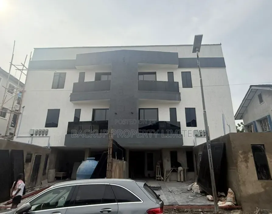 4bdrm Duplex in Onike for sale
