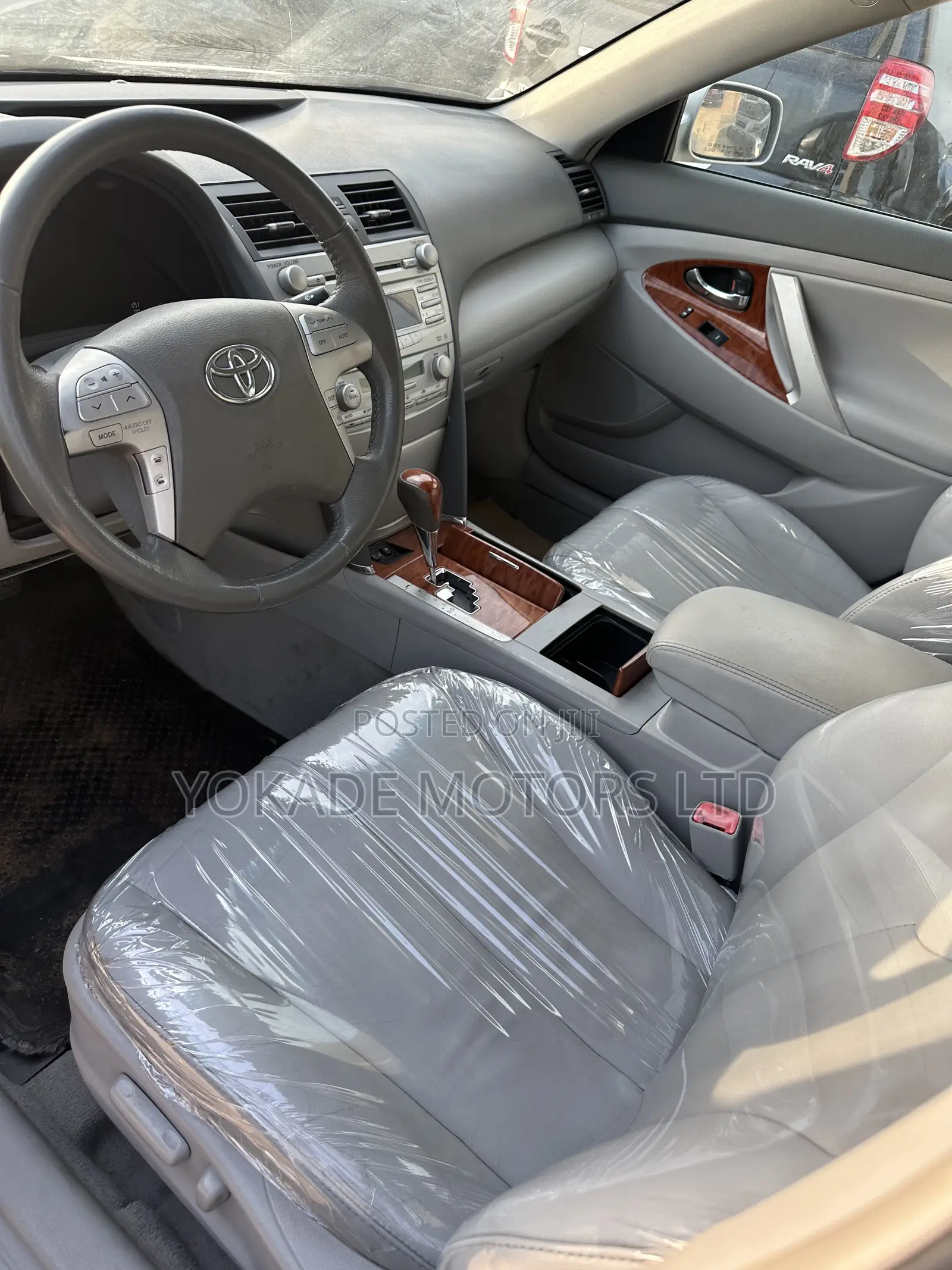 Toyota Camry XLE V6 4dr Sedan (3.5L 6cyl 6AM) 2010 Silver