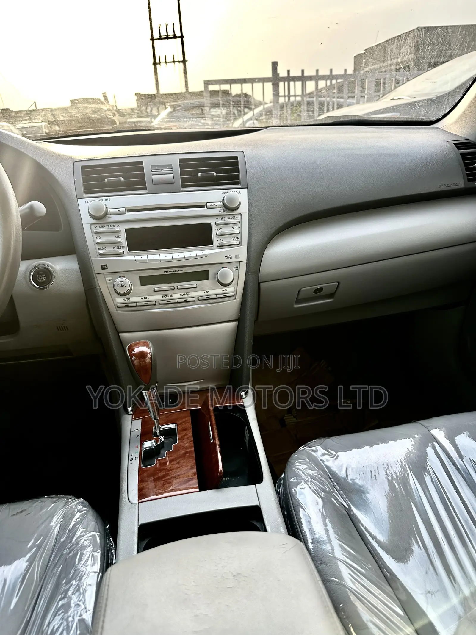 Toyota Camry XLE V6 4dr Sedan (3.5L 6cyl 6AM) 2010 Silver