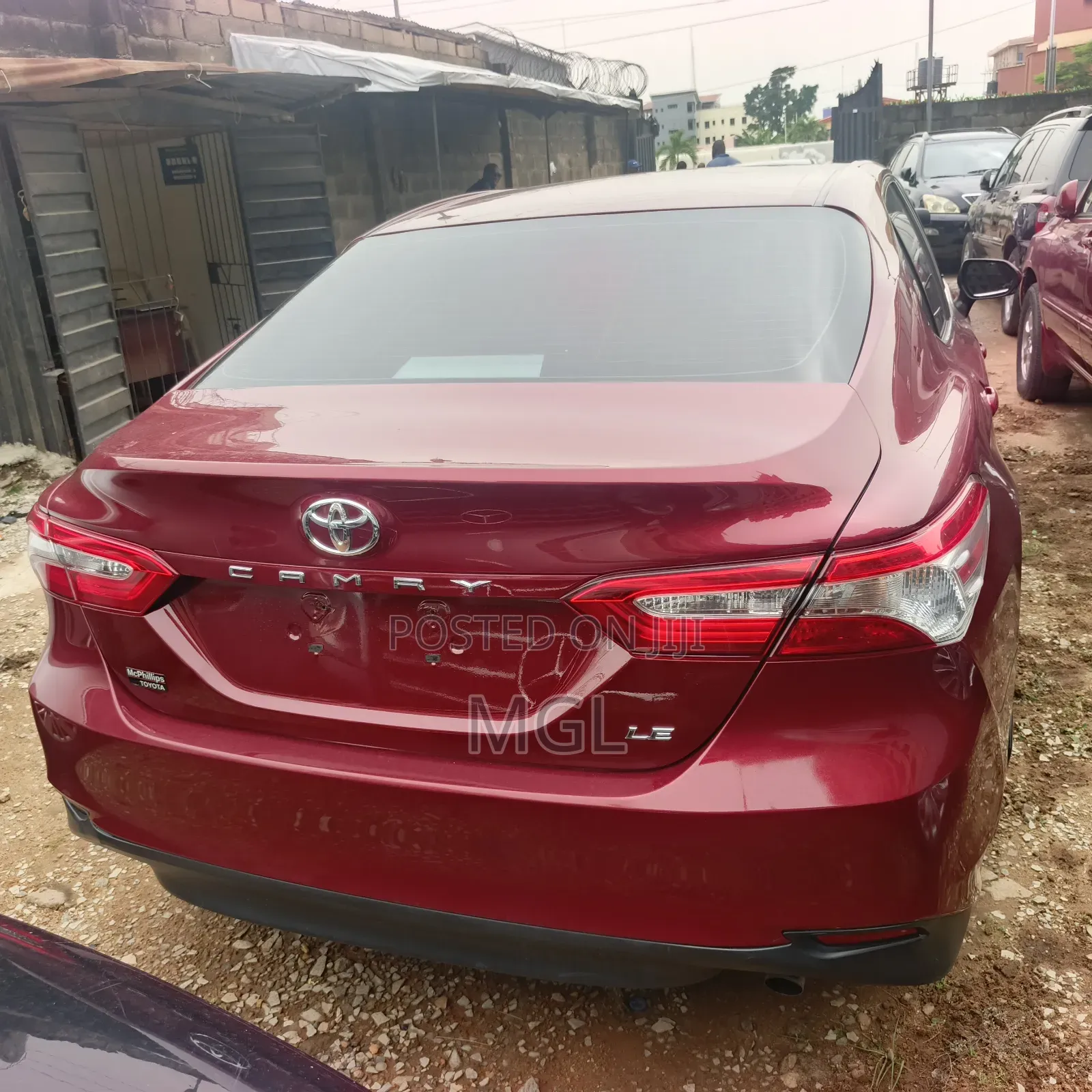 Toyota Camry LE 4dr Sedan (2.5L 4cyl 6A) 2017 Red