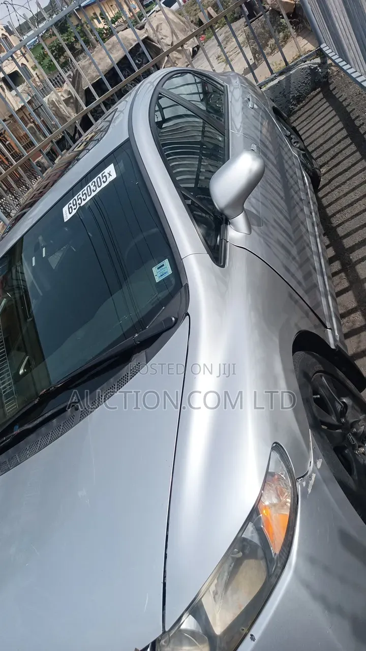 Honda Civic 1.8 5 Door Automatic 2011 Silver