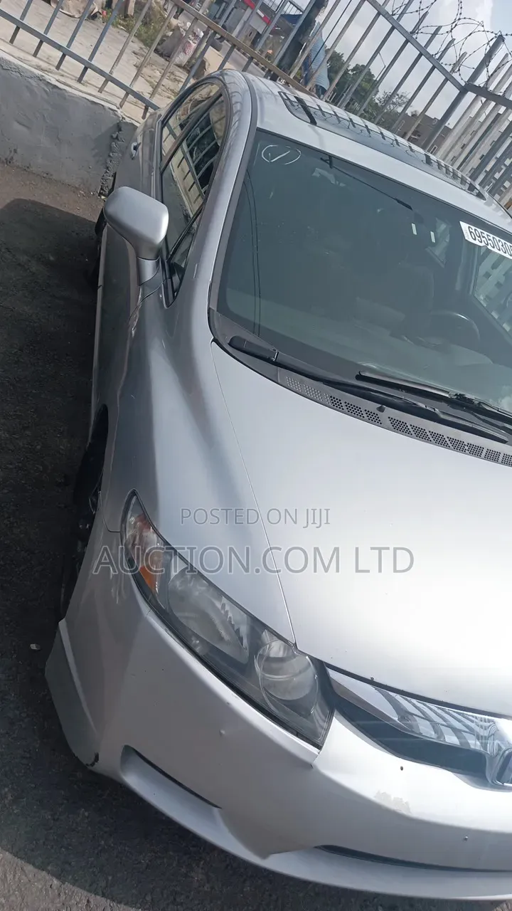 Honda Civic 1.8 5 Door Automatic 2011 Silver