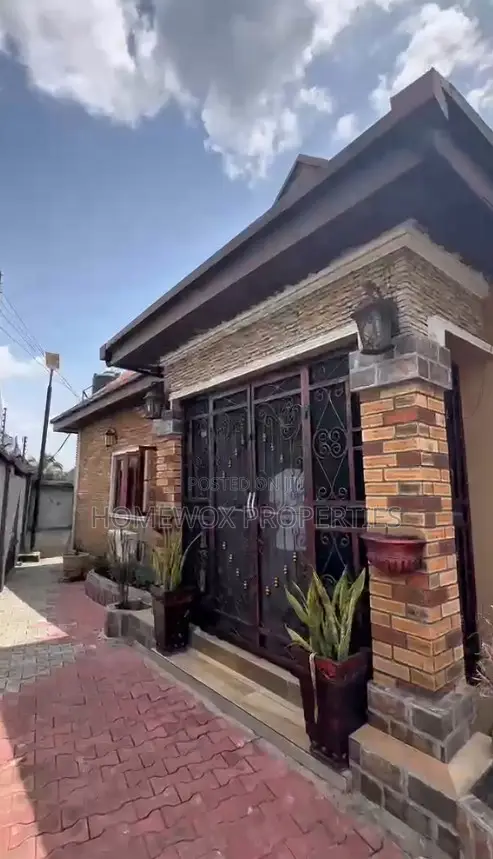 5bdrm Bungalow in Obio-Akpor for sale