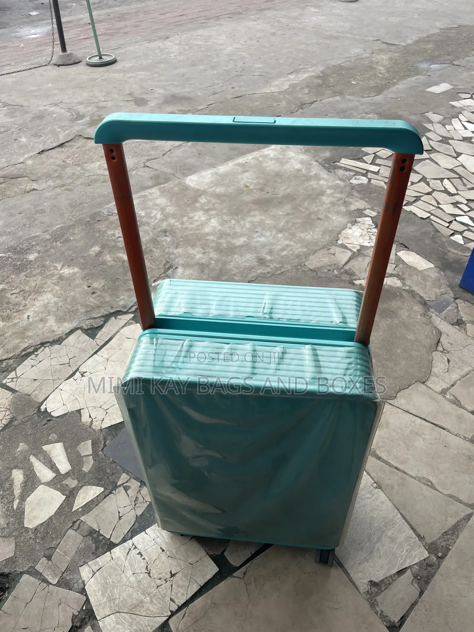 Luxury Luggage Medium 210,000