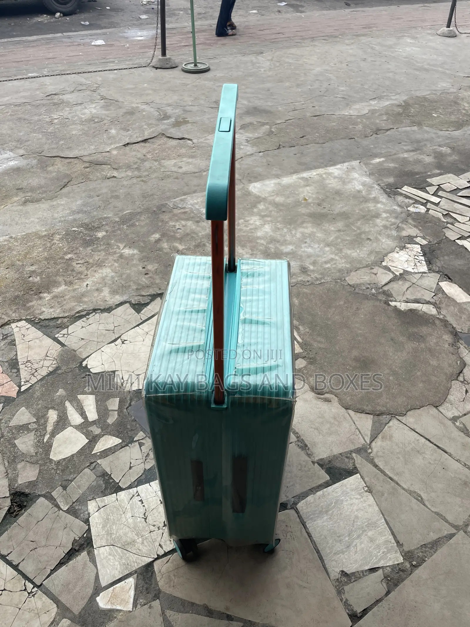 Luxury Luggage Medium 210,000