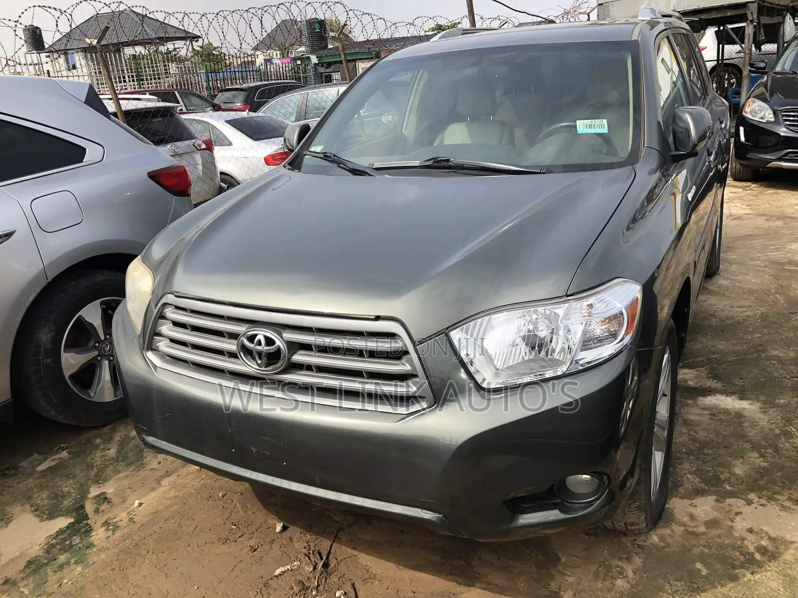 Toyota Highlander Base 2010