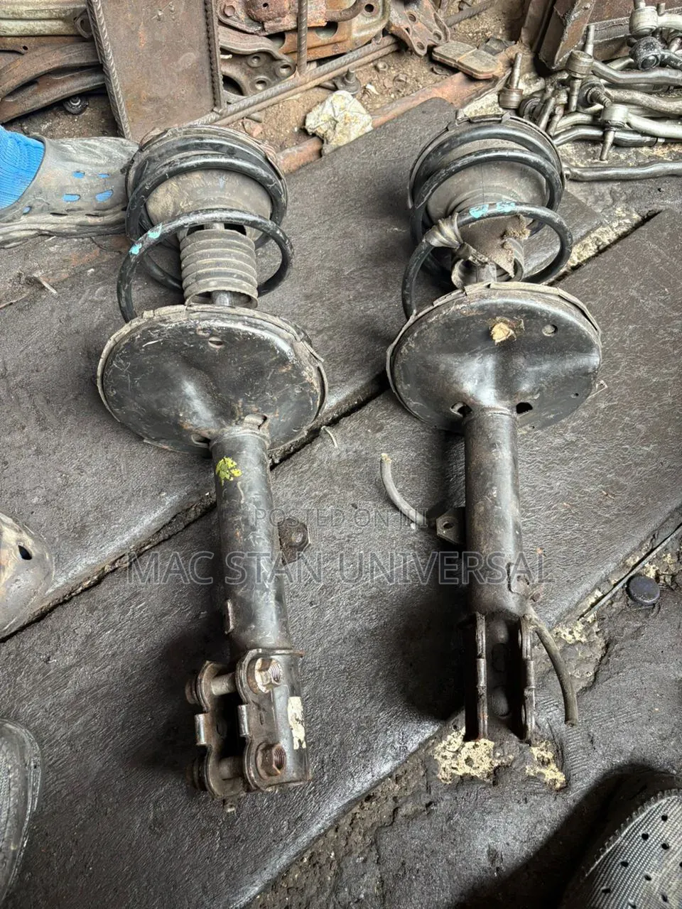 1 Set Direct Tokunbo 2001-2005 Rav4 Shock Absorbers.