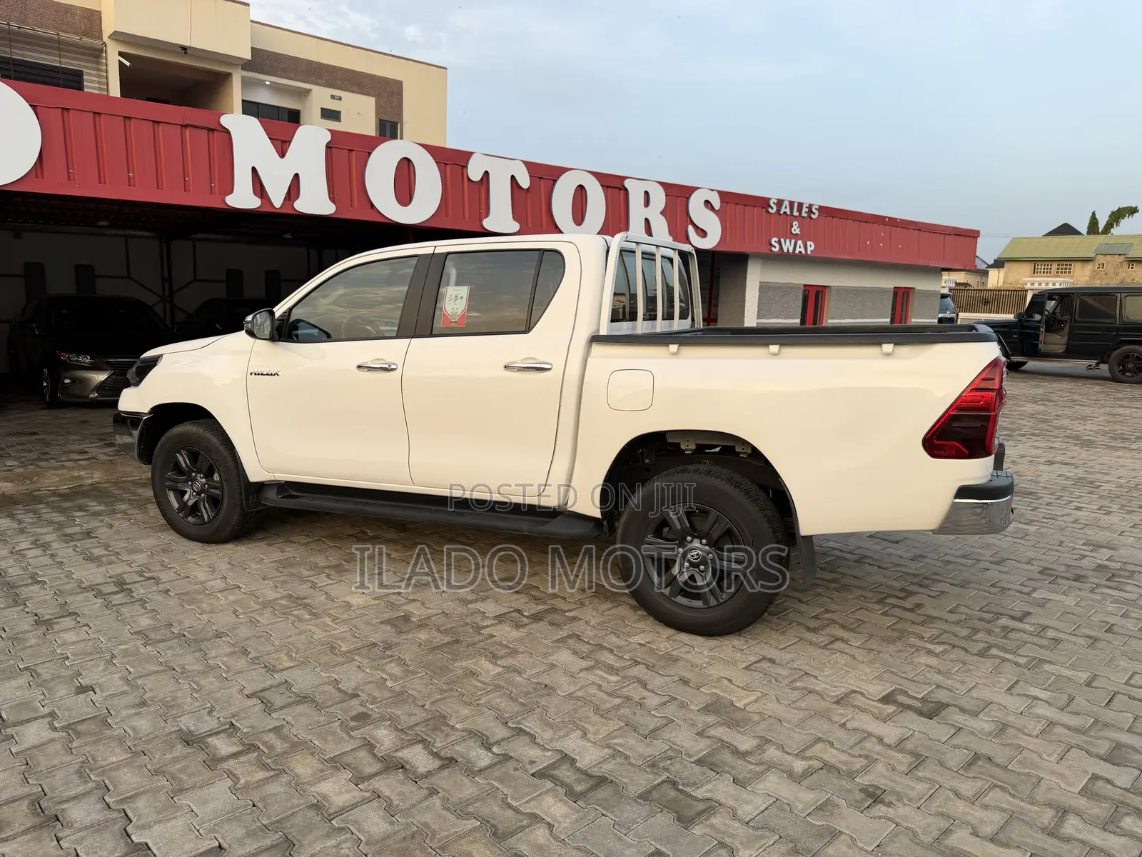 New Toyota Hilux 2025 White