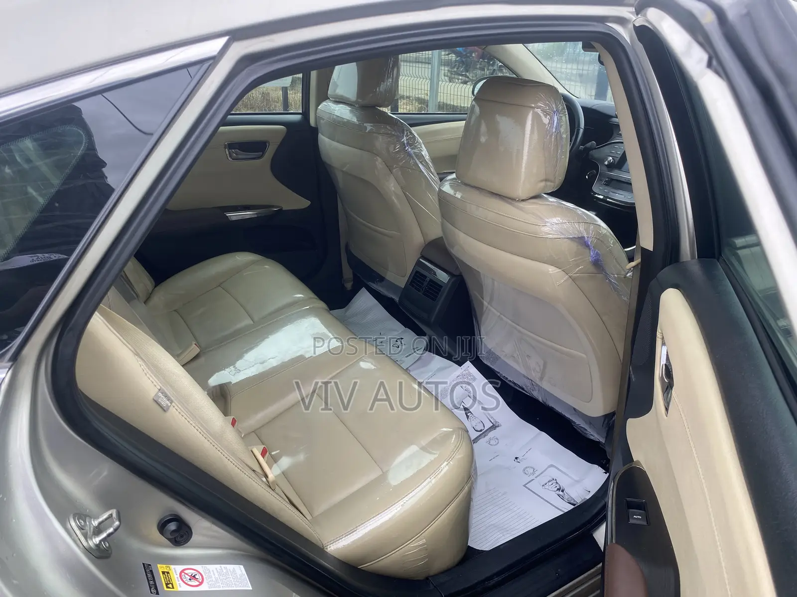 Toyota Avalon Limited 4dr Sedan (3.5L 6cyl 6A) 2014 Gold