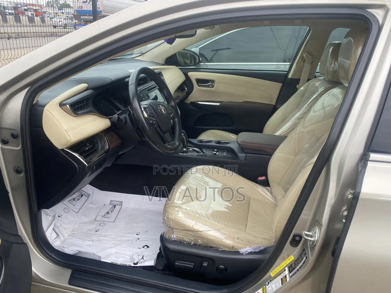 Toyota Avalon Limited 4dr Sedan (3.5L 6cyl 6A) 2014 Gold