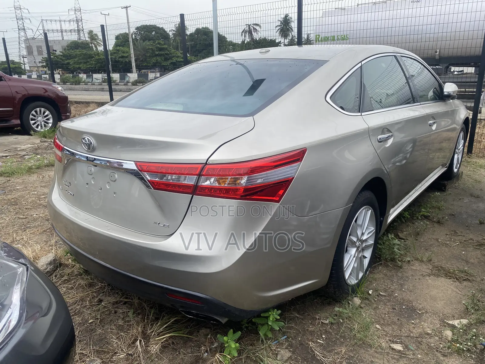 Toyota Avalon Limited 4dr Sedan (3.5L 6cyl 6A) 2014 Gold