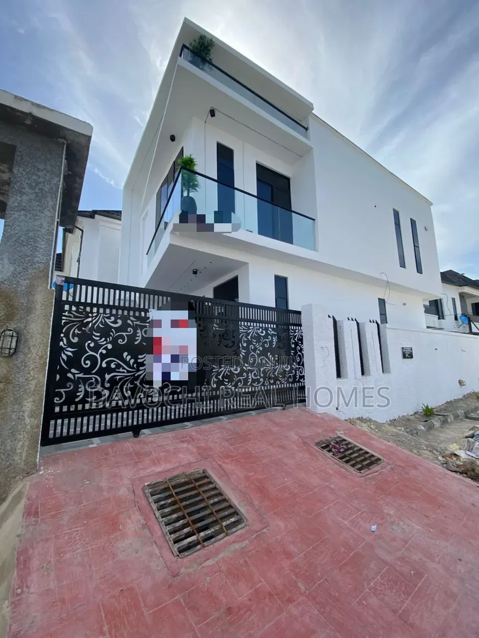 4bdrm Duplex in Ikota for sale
