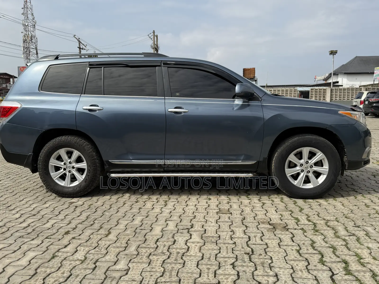 Toyota Highlander SE 2011 Blue