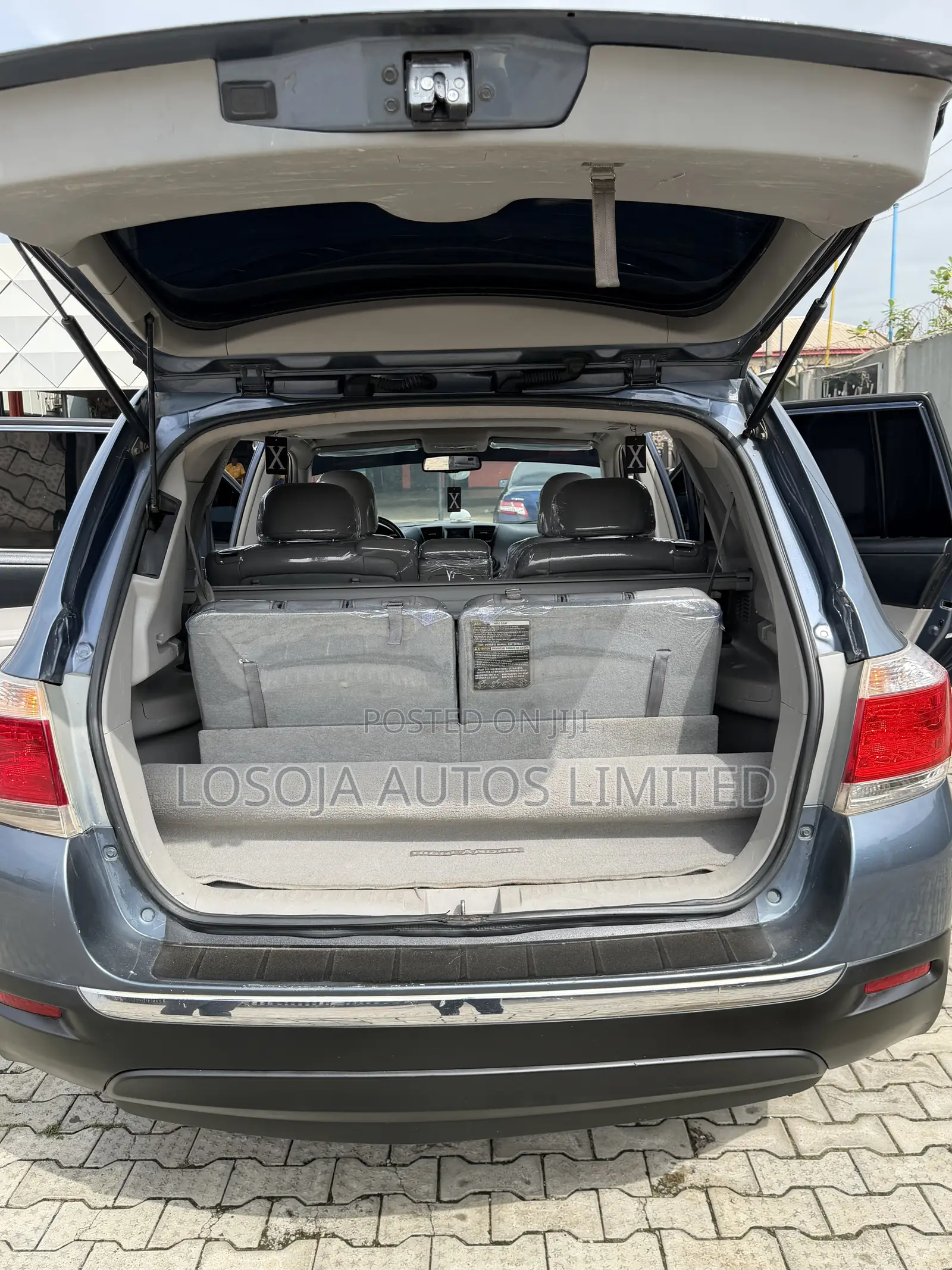 Toyota Highlander SE 2011 Blue