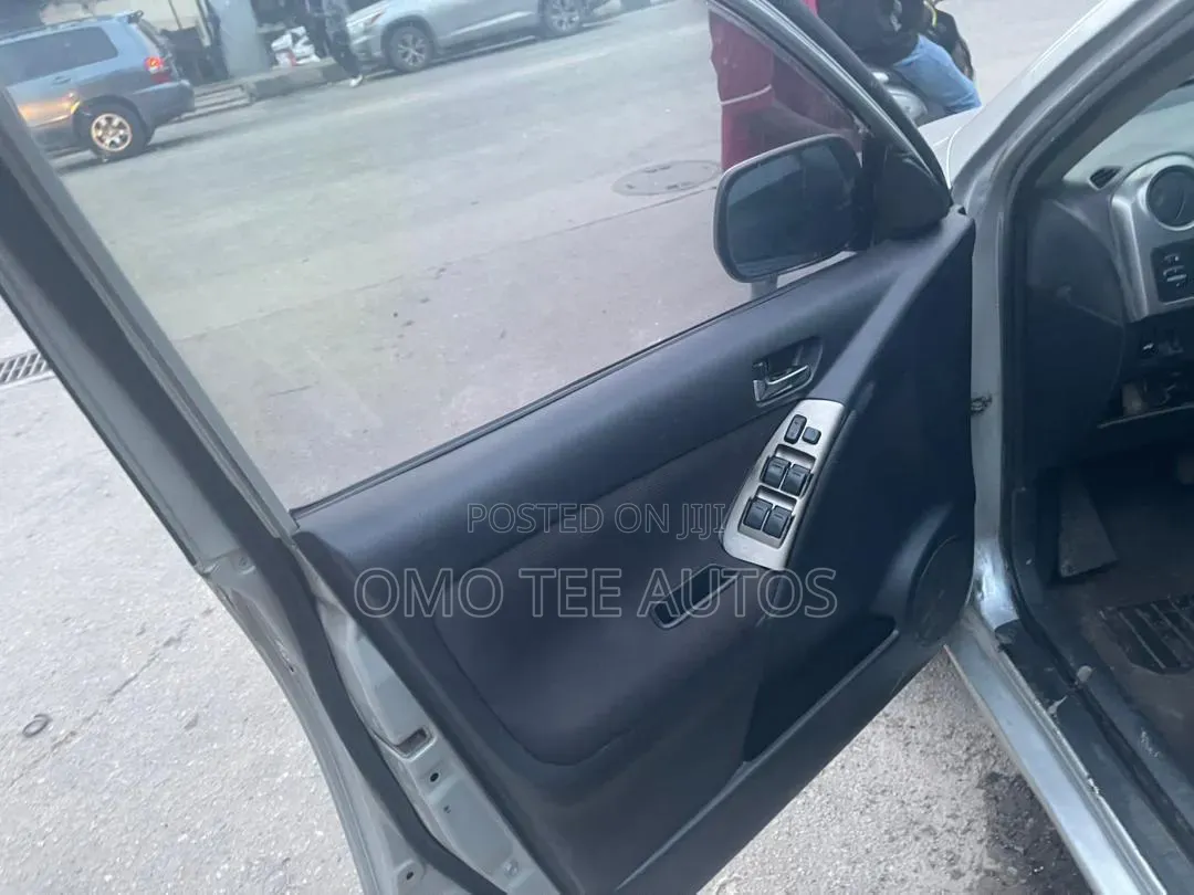 Toyota Matrix XR Hatchback AWD (1.8L 4cyl 4A) 2004 Silver