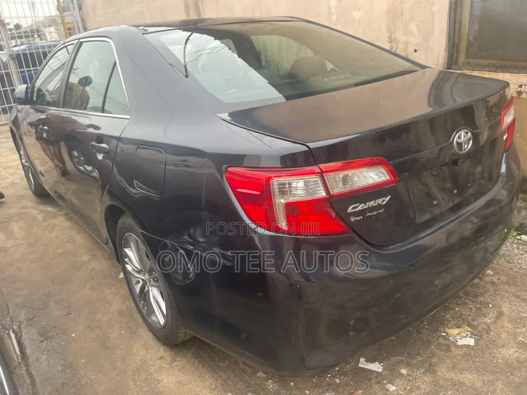 Toyota Camry LE 4dr Sedan (2.5L 4cyl 6A) 2013 Gray