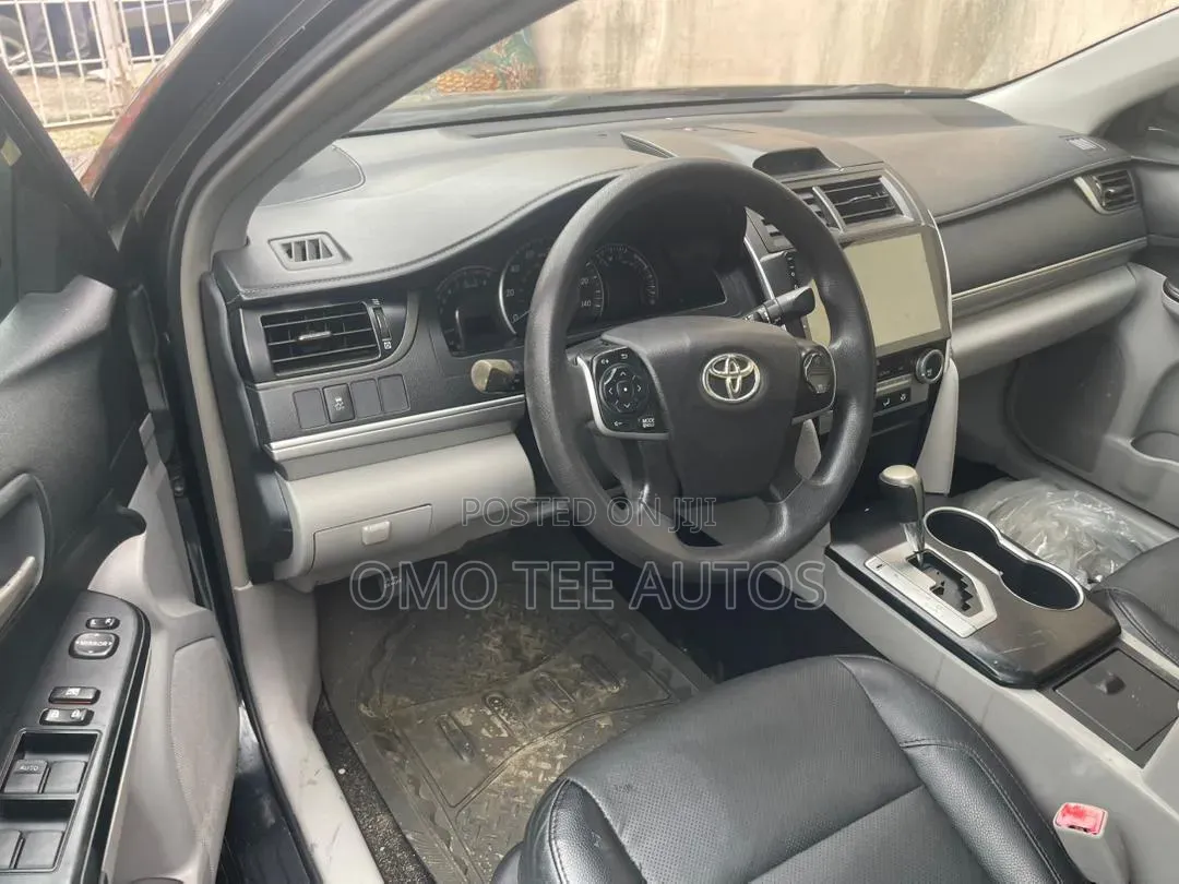 Toyota Camry LE 4dr Sedan (2.5L 4cyl 6A) 2013 Gray